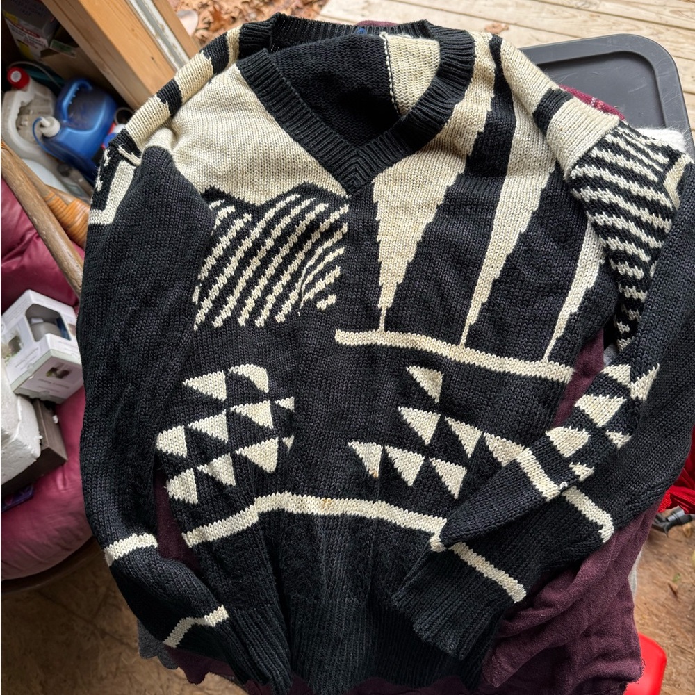 New Vintage Womens Nordstrom Black and Cream Sweater Geo Aztec Retro Print Thick
